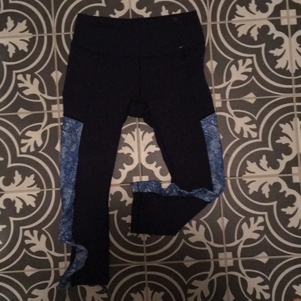 Super Cute CALIA Capri Yoga Pants Size Small